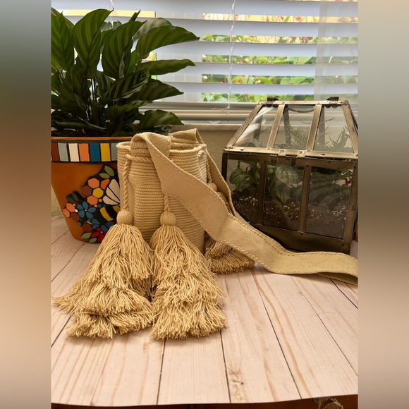 Beige Cream Handwoven Tassel Bucket Bag - Mochila Crossbody Bag - Trendy Bag - Picture 7 of 10